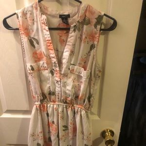 Sleeveless flowered dress